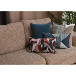Clearance GoodHome Housse de coussin en coton Corton imprimé géométrique bleu 50 x 30 cm