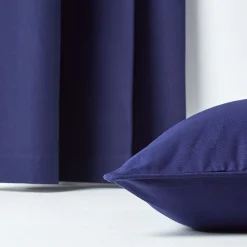 Clearance Homescapes Housse de coussin uni bleu marine, 60 x 60 cm -