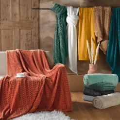 Clearance Douceur D'Intérieur Plaid 180 x 220 cm en flanelle relief uni Modèle ARYA Coloris Terracotta