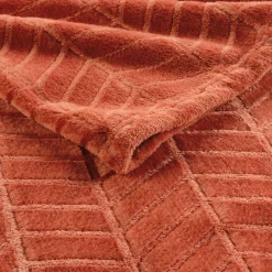 Clearance Douceur D'Intérieur Plaid 180 x 220 cm en flanelle relief uni Modèle ARYA Coloris Terracotta