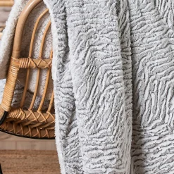 Best Deko & Co Plaid effet fourrure gris polaire L.220 x l.200cm Deco&co