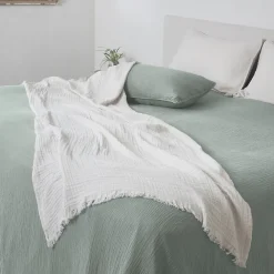 Sale Linnea Plaid 180x240 cm en mousseline de coton collection PAROS vert lichen