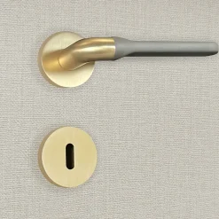 Discount Katchmee Poignée de porte design à clé finition aspect or et gris mat Fabiana -