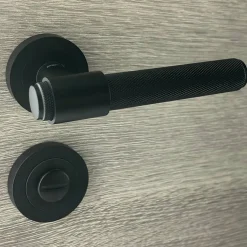 Secury-T Poignées de porte sur rosace ronde noir mat industriel - Modèle Ema à condamnation* Poignée Sur Rosace