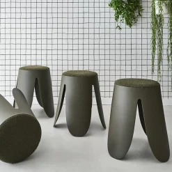 Sweeek Set de 4 tabourets empilables kaki foncé. bouclette texturée. NIKI. D.30 / 44 x H46cm* Pouf Et Poire