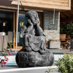 Wanda Collection Statue moine shaolin pensif patiné gris 80 cm* Statue Décorative