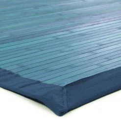 The Deco Factory Tapis salon en bambou larges lattes ganse bleu 120x180* Tapis Intérieur
