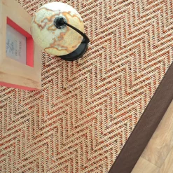 Clearance Décoweb Tapis tissé plat - Java Chevron nature - Ganse coton marron - 140 x 200 cm
