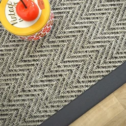Best Décoweb Tapis tissé plat - Java Chevron silver - Ganse coton noir - 120 x 170 cm